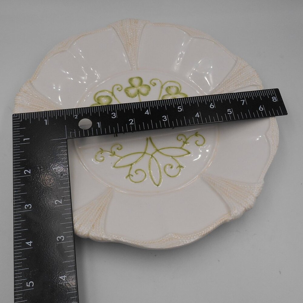 GRASSLANDS ROAD CLOVER GLEN DECORATIVE PLATE DISCONTINUED 2009 EMBOSSED FAMILY - Picture 7 of 11